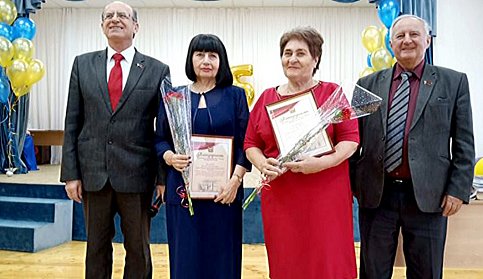 Депутаты поздравили школу с юбилеем